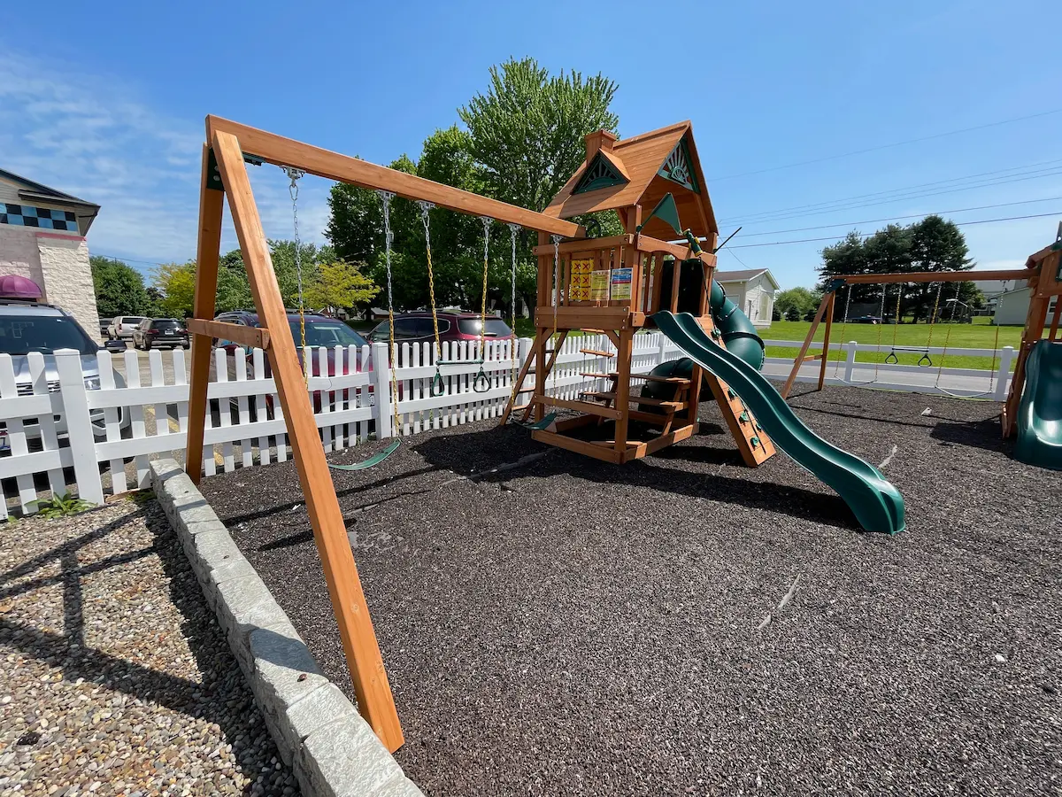 kids world play tundra swing set