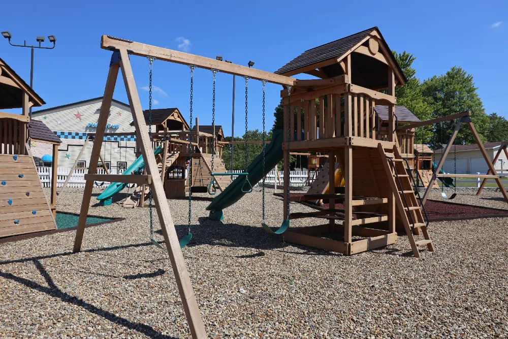 treehouses with swing